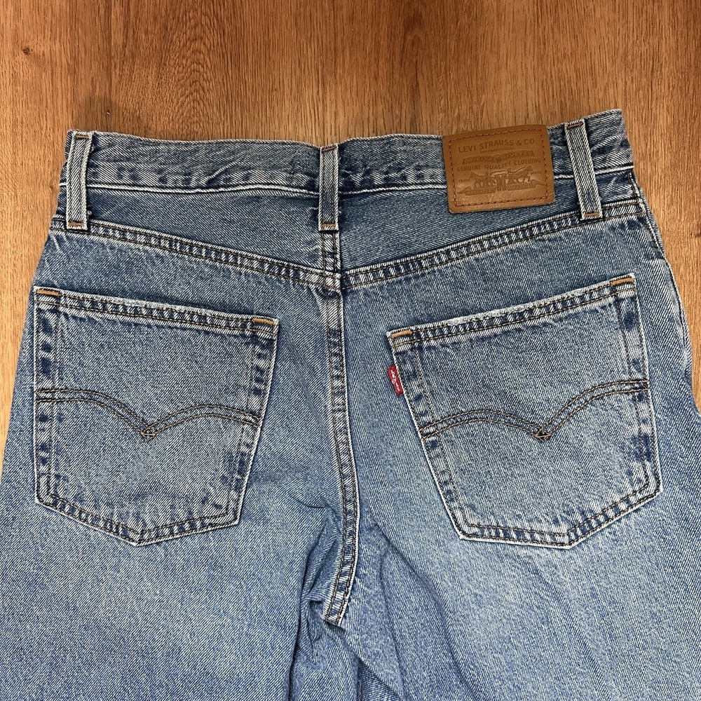 Levi's Women's Baggy Dad Jeans In Own It Stone Medium Wash 26 X 32 - Picture 7 of 8